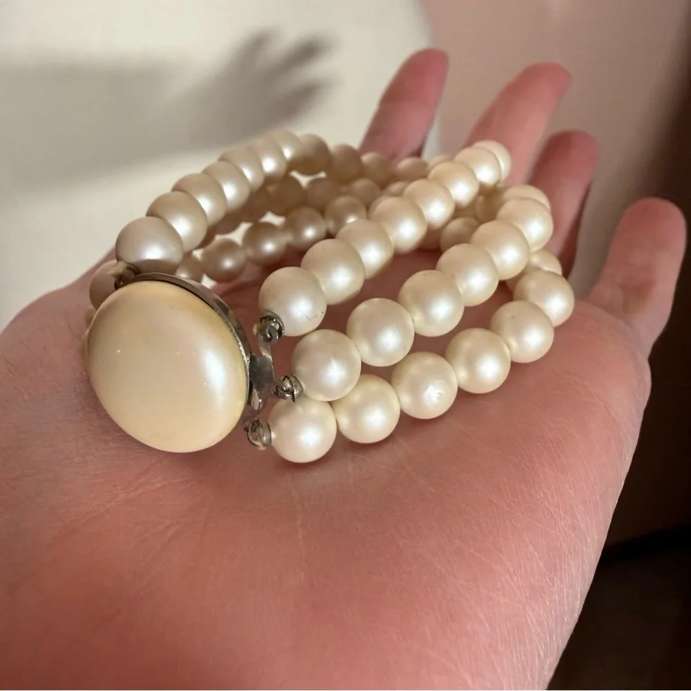 Vintage 1940 50 triple strand white frosted Glass pearl Bracelet 7 in Bridal